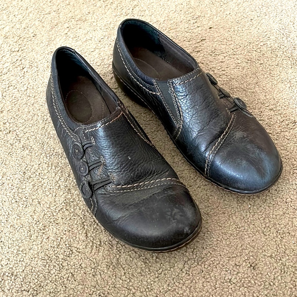 Cute black leather shoes size 9
